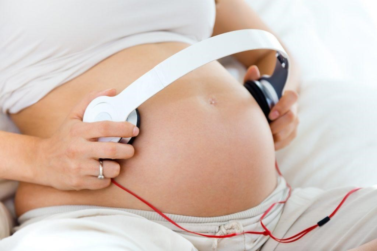 Xu hướng cho thai nhi tiếp cận thai giáo bằng âm nhạc