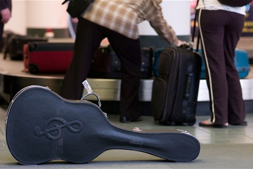 mang đàn guitar lên máy bay dưới dạng hành lý xách tay